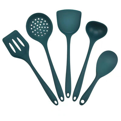 Beli Grosir Makanan Berkualitas Lembut Hijau Tahan Panas Perlengkapan Meja Non Stick Pot Dapur Campur Goreng Spatula Bocor sendok 5 Piece Set online manufacture